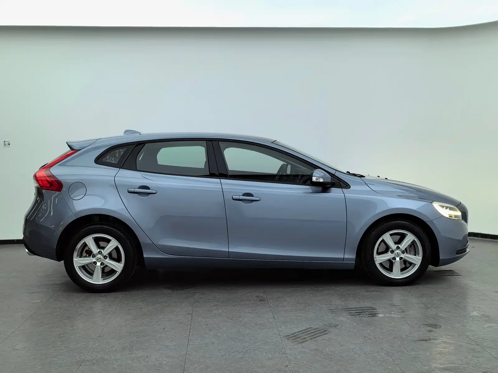 Photo 9 - Volvo V40