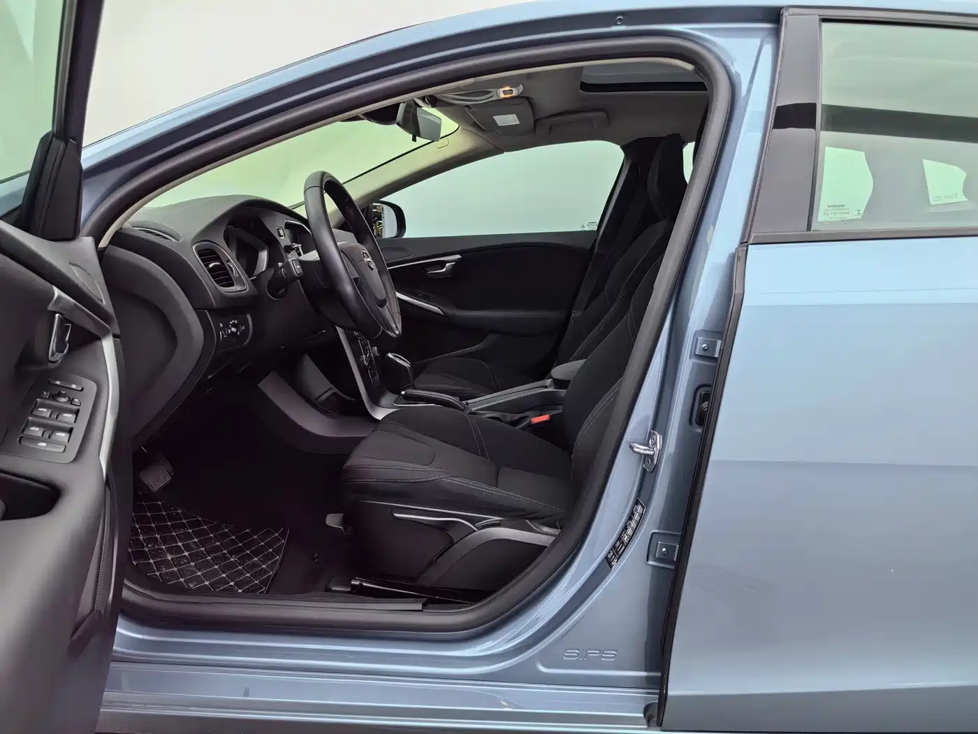 Volvo V40 2018 2017 T3 Momentum