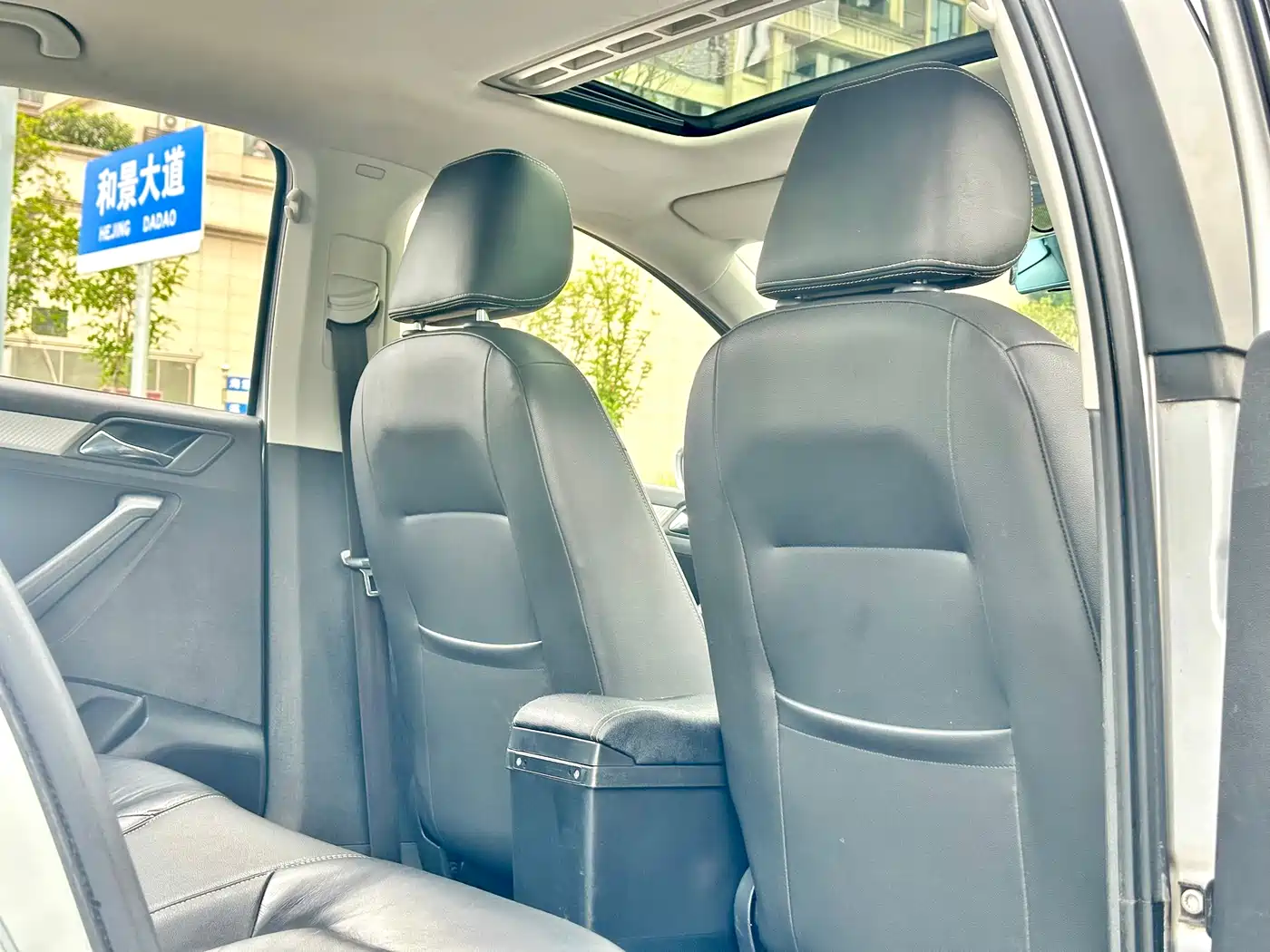 Volkswagen Jetta 2015 1.6L Automatic Luxury фото 27