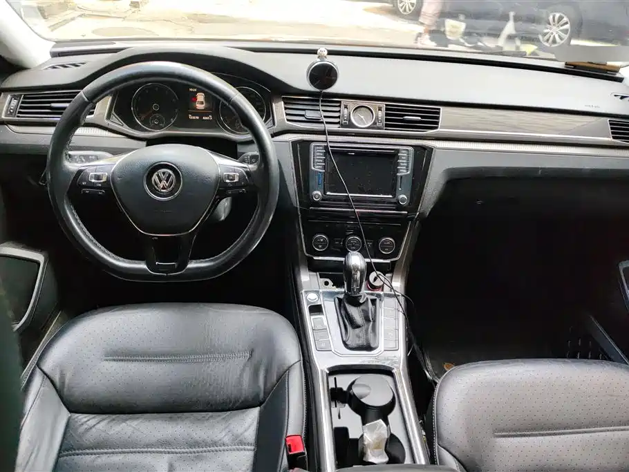 Volkswagen Passat 2016 330TSI DSG Executive Edition фото 12