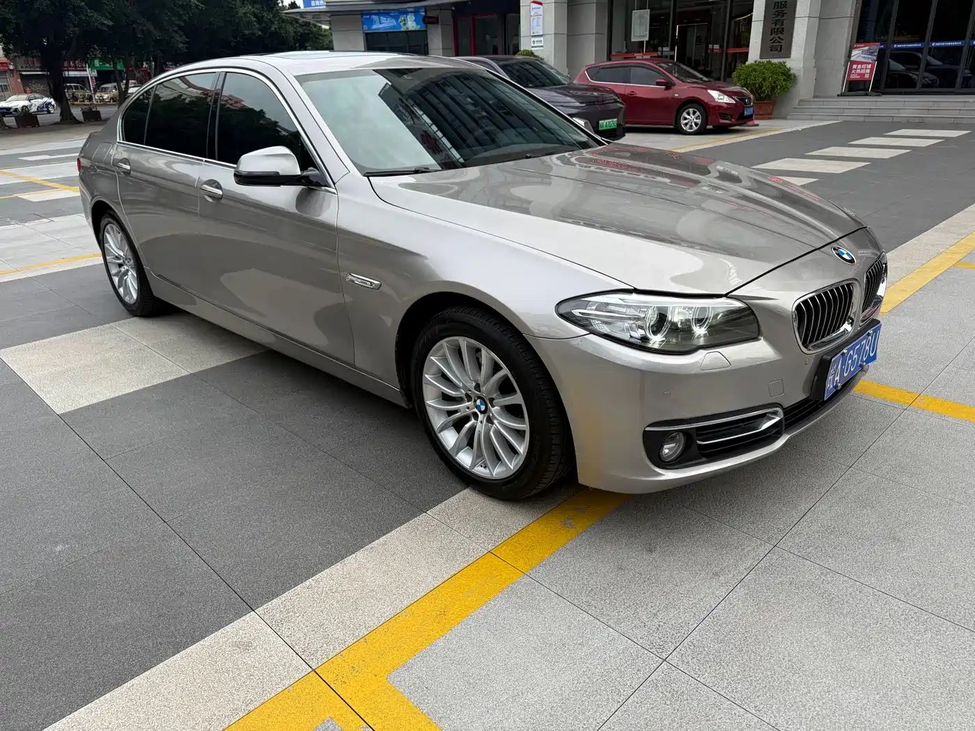 BMW 5 Series 2014 525Li Luxury Design Package фото 10