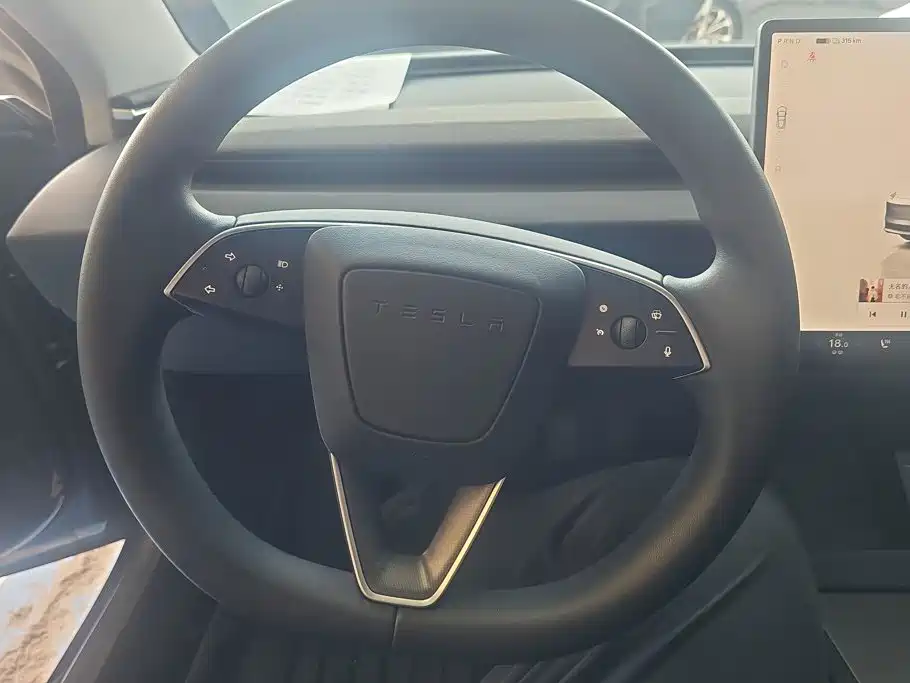 Фото 15 - Tesla Model 3