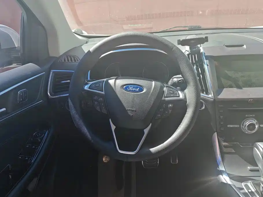 Photo 15 - Ford Edge