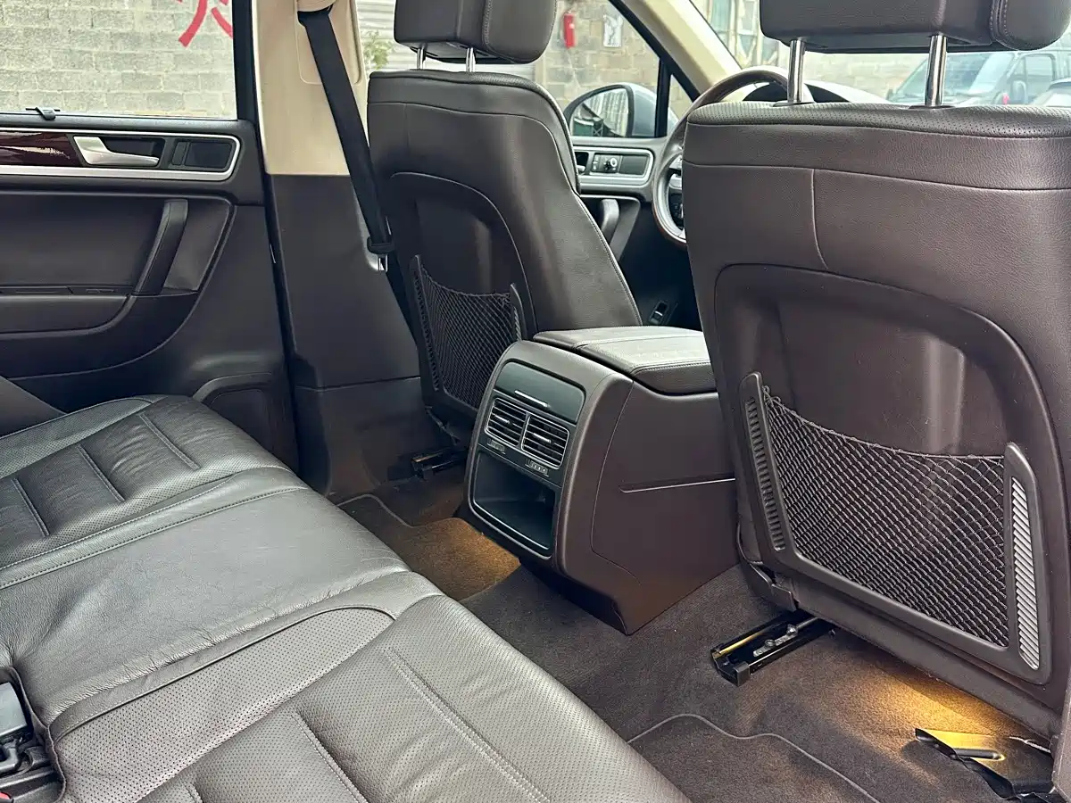 Volkswagen Touareg 2011 3.0TSI Comfort фото 12