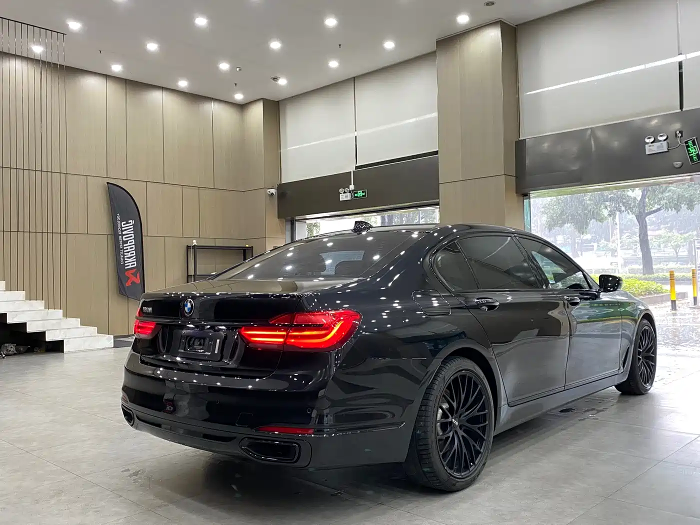 BMW 7 Series 2017 730Li Leading Edition фото 17