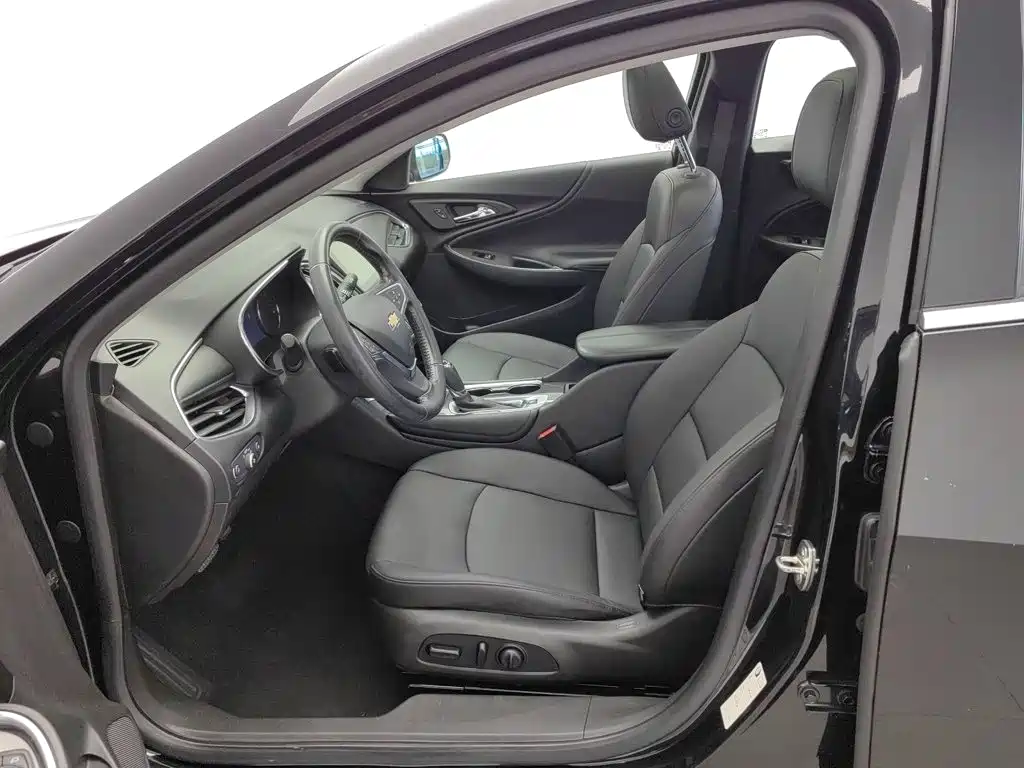 Photo 10 - Chevrolet Malibu XL