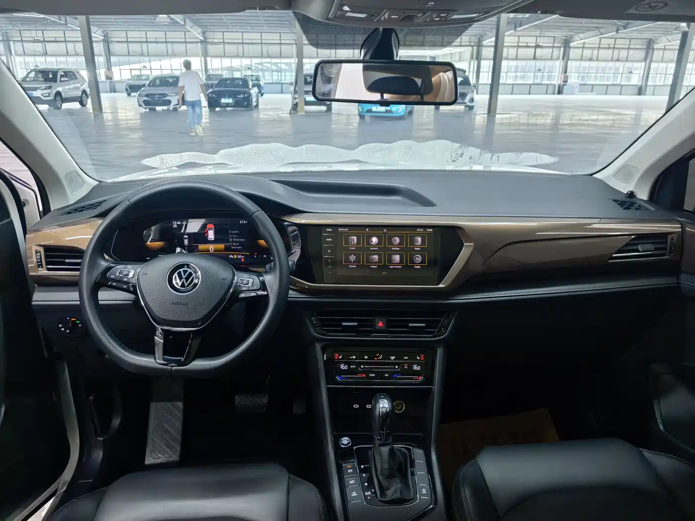 Volkswagen Tharu 2022 280TSI FWD Luxury Edition фото 7