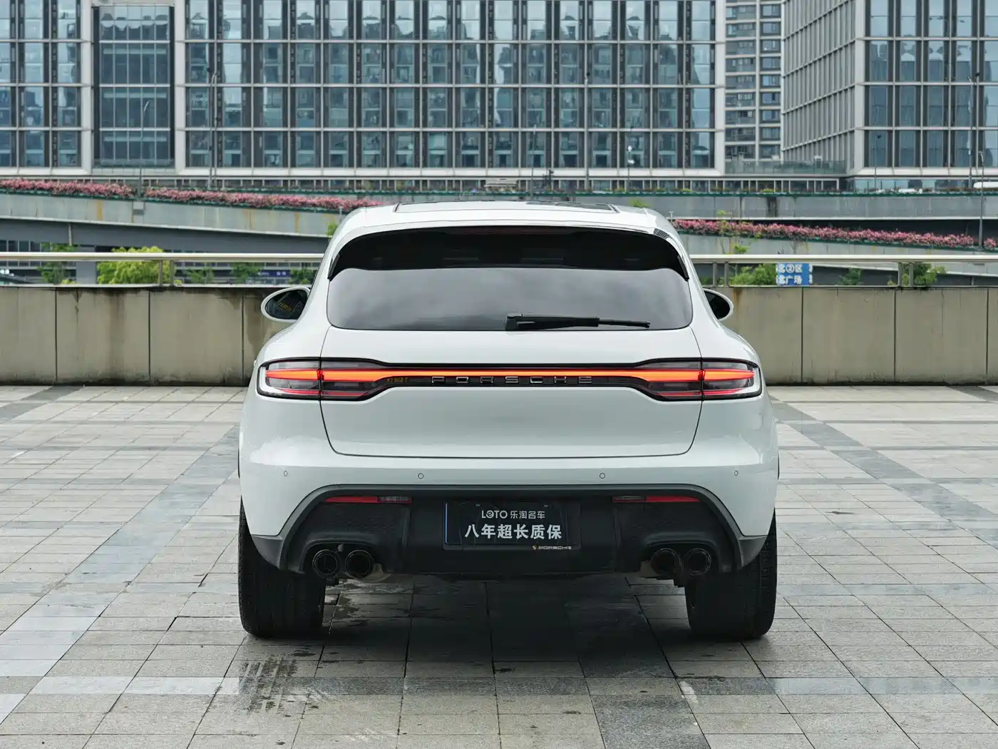 PORSCHE MACAN
