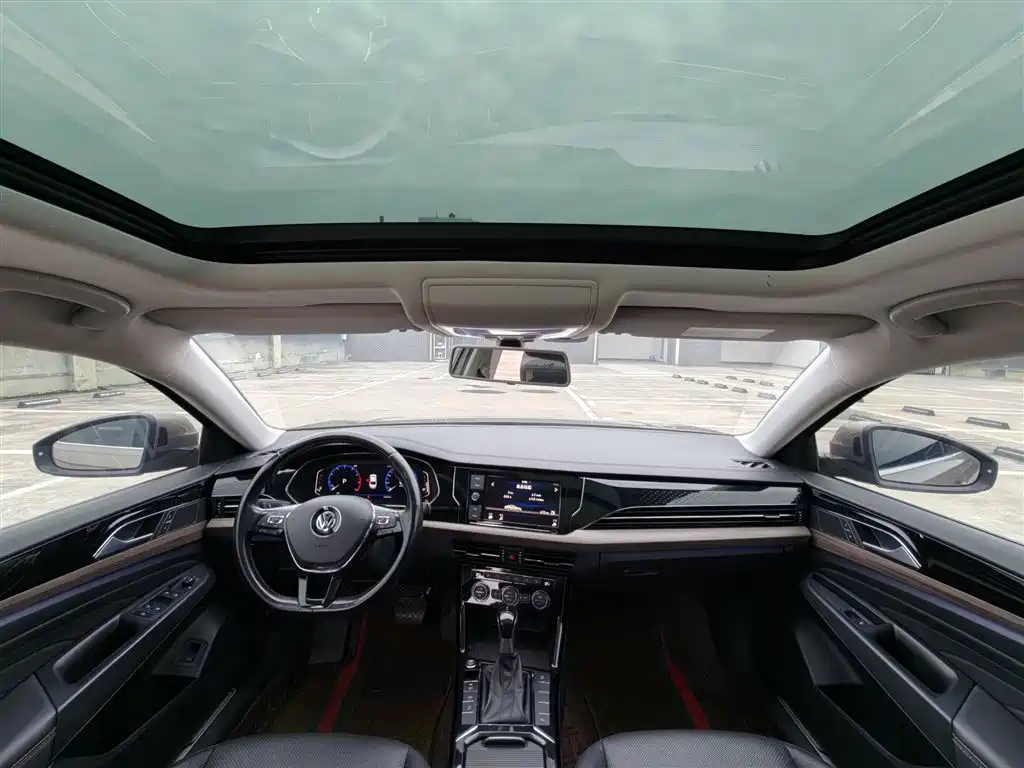 Volkswagen Passat 2019 330TSI Luxury Edition China VI фото 17