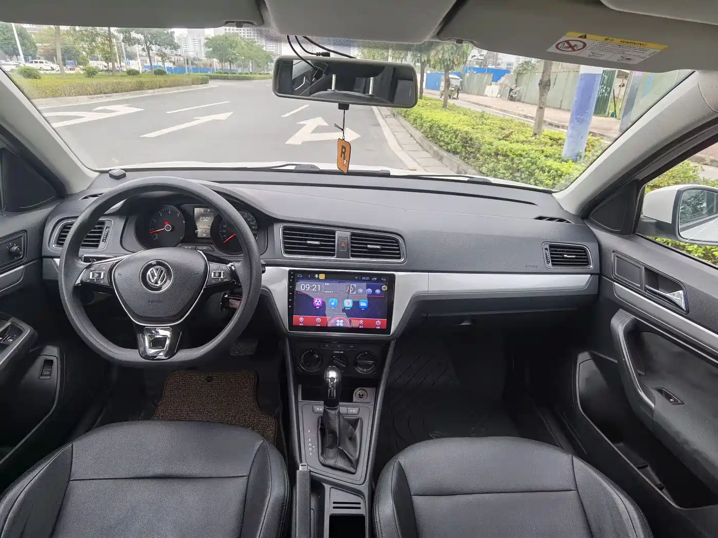 Volkswagen Lavida 2017 1.6L Automatic Comfort Edition фото 11