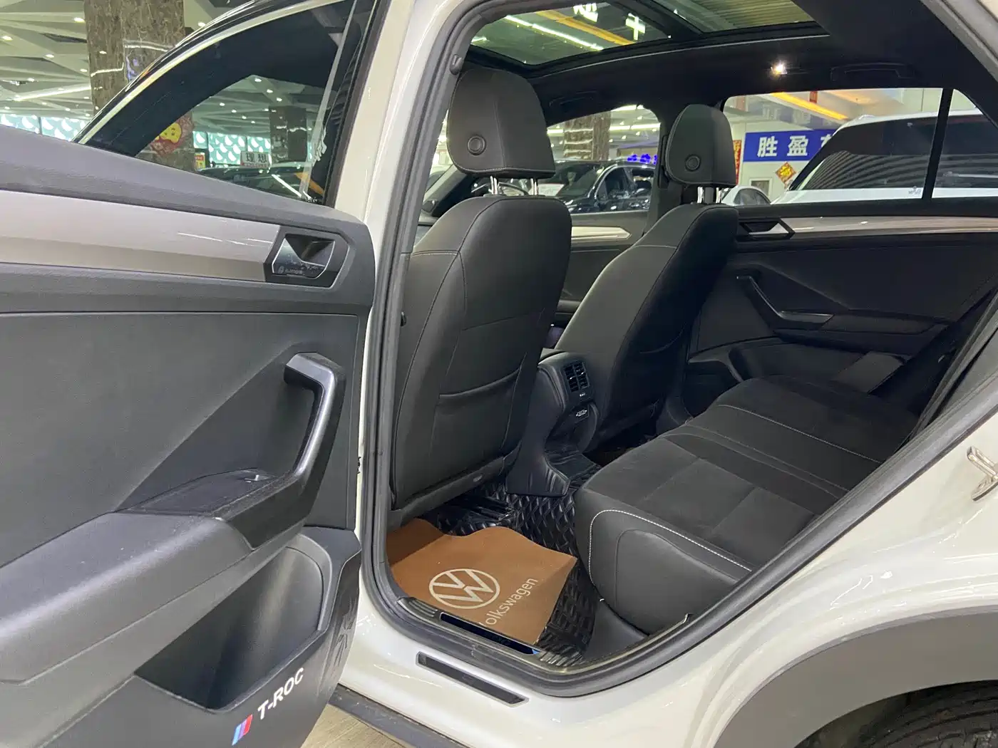 Volkswagen T-ROC 2022 280TSI DSG 2WD R-Line Pro PLUS фото 8