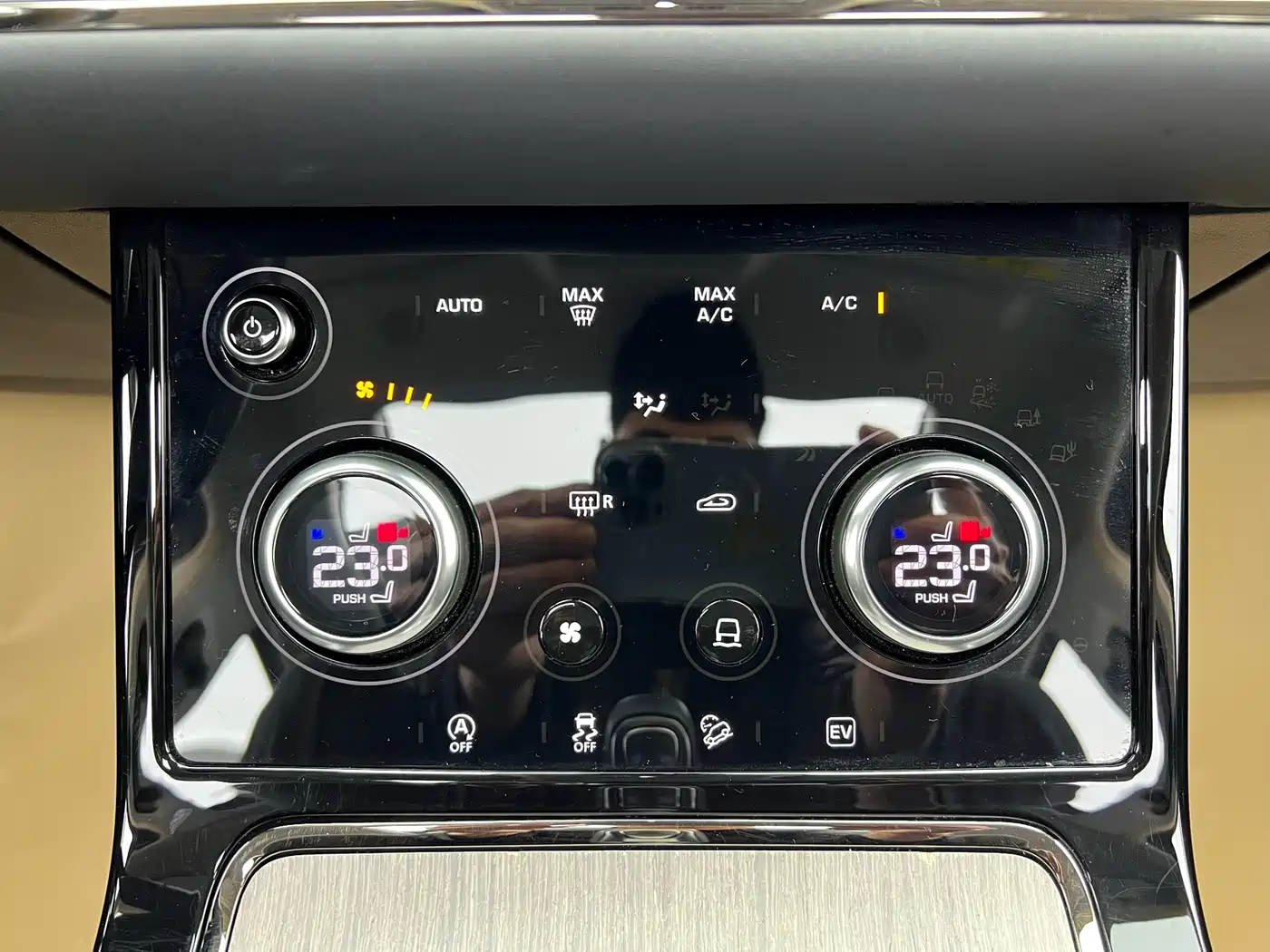 Land Rover Range Rover Evoque New Energy 2022 Range Rover Evoque L P300e Plug-in Hybrid фото 15