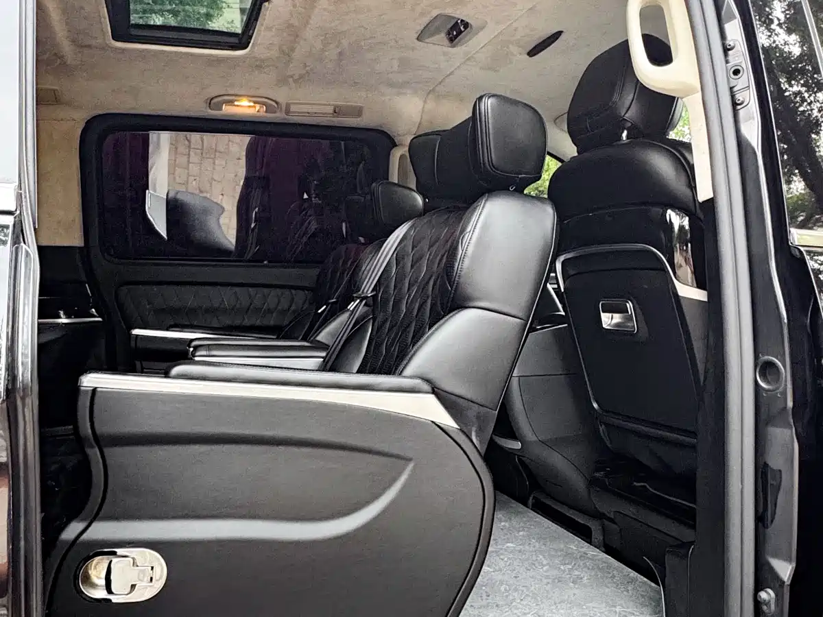 Mercedes-Benz V-Class 2018 V 260 L Premium Long Version China V фото 27