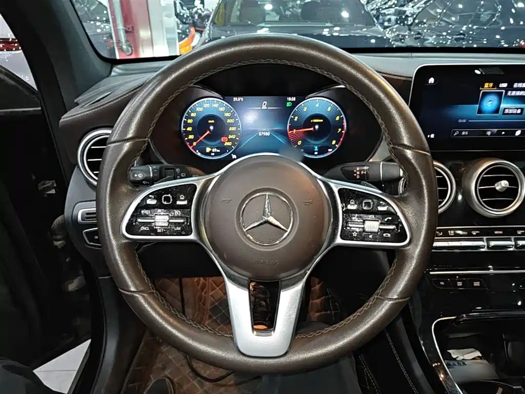 MERCEDES-BENZ GLC