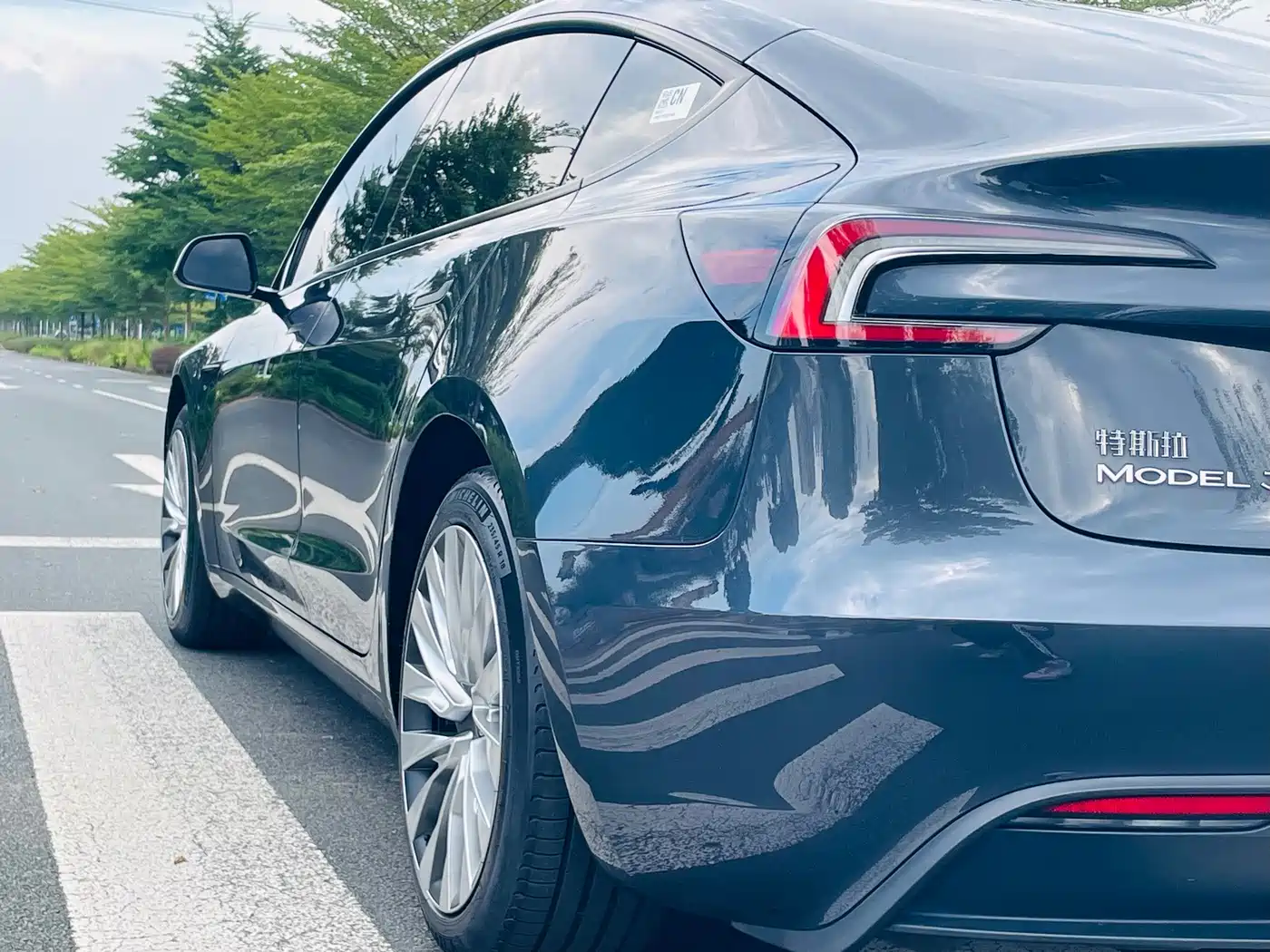 Фото 12 - Tesla Model 3