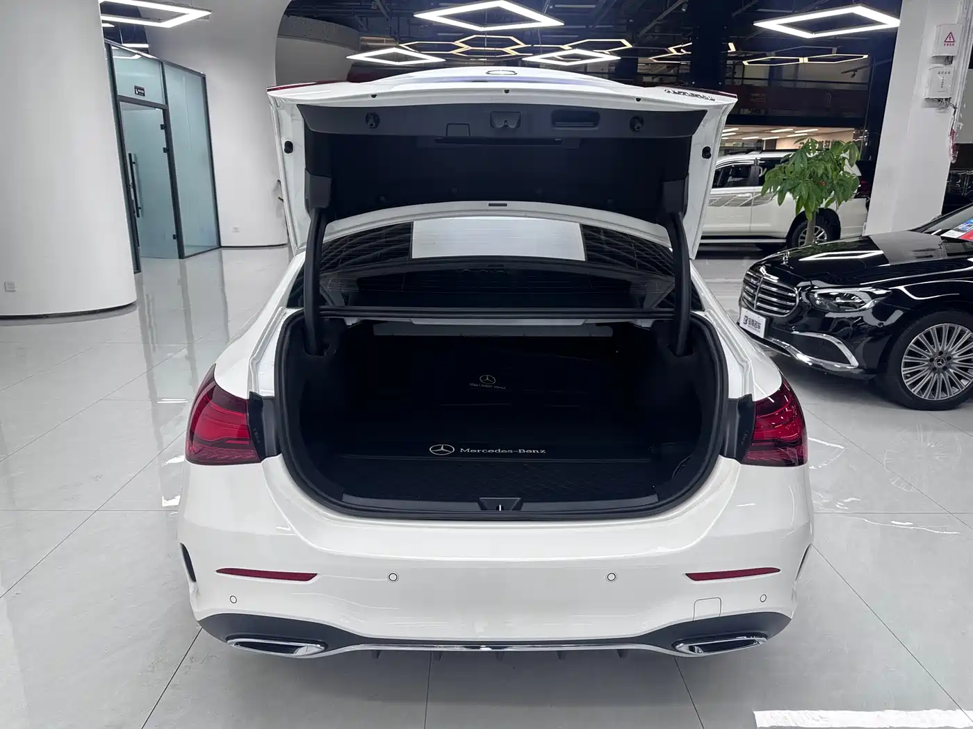 Mercedes-Benz A-Class 2025 A 200 L Fashion Edition фото 14