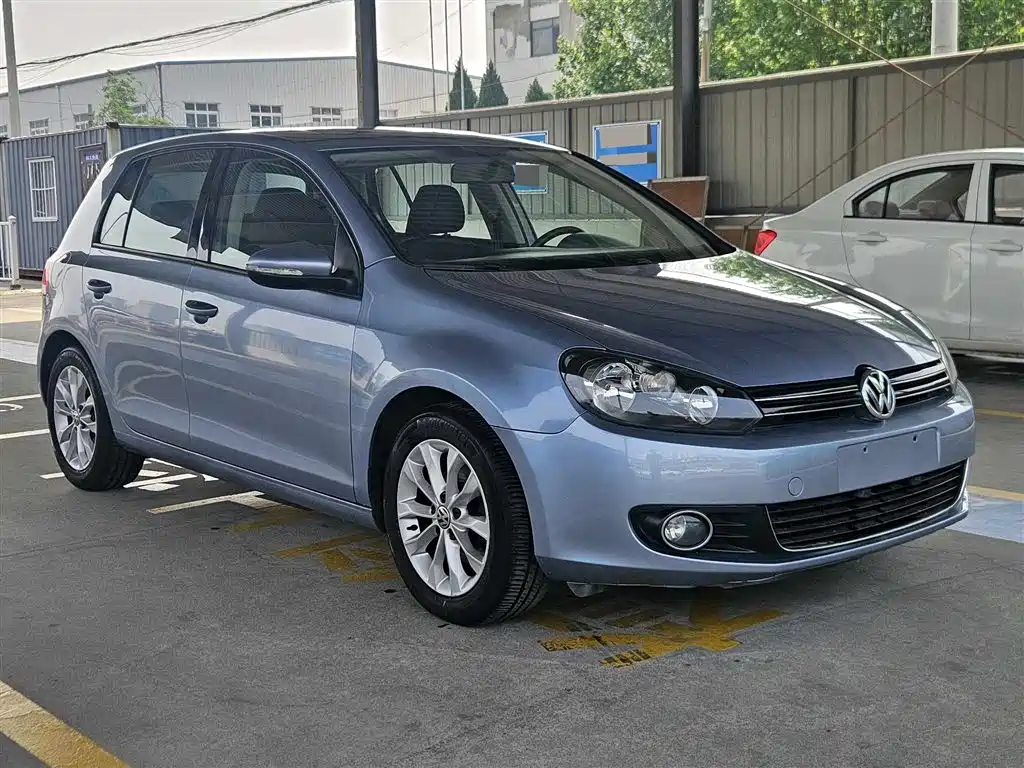 Volkswagen Golf 2011 Model 1.6 Automatic Fashion фото 4