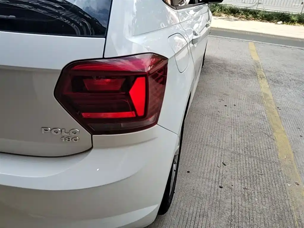 Volkswagen Polo 2019 Plus 1.5L Automatic Panorama Enjoyment Edition фото 8