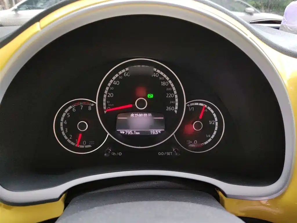 Volkswagen Beetle 2015 180TSI фото 4