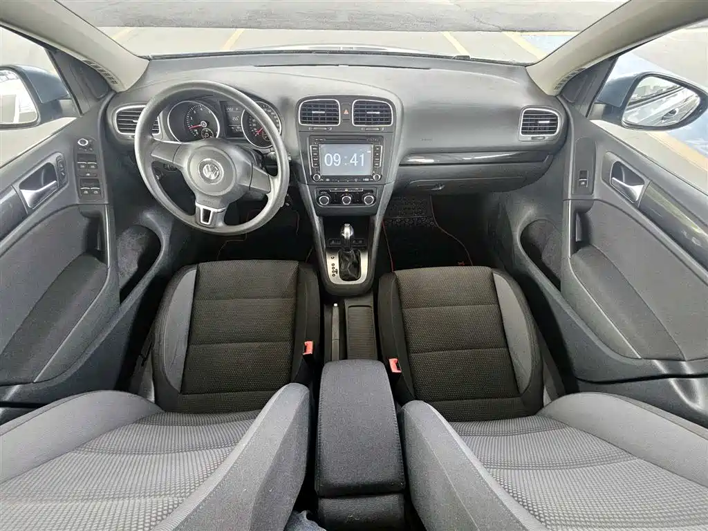 Volkswagen Golf 2011 Model 1.6 Automatic Fashion фото 8