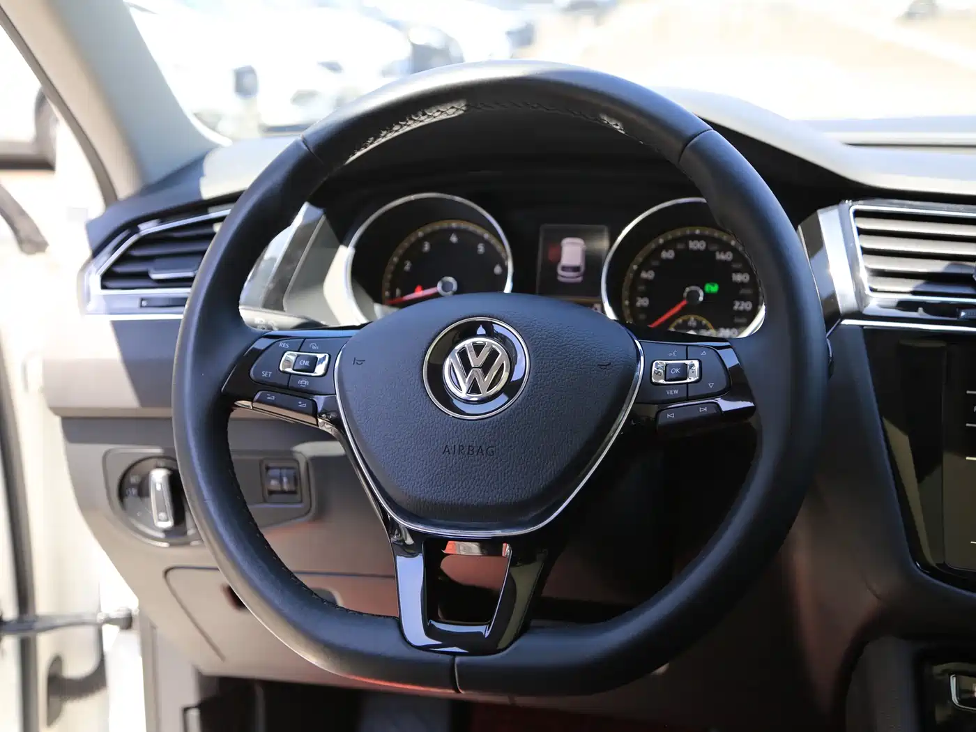 Volkswagen Tiguan L 2019 Facelift 330TSI Auto 2WD Panorama Comfort China VI фото 5