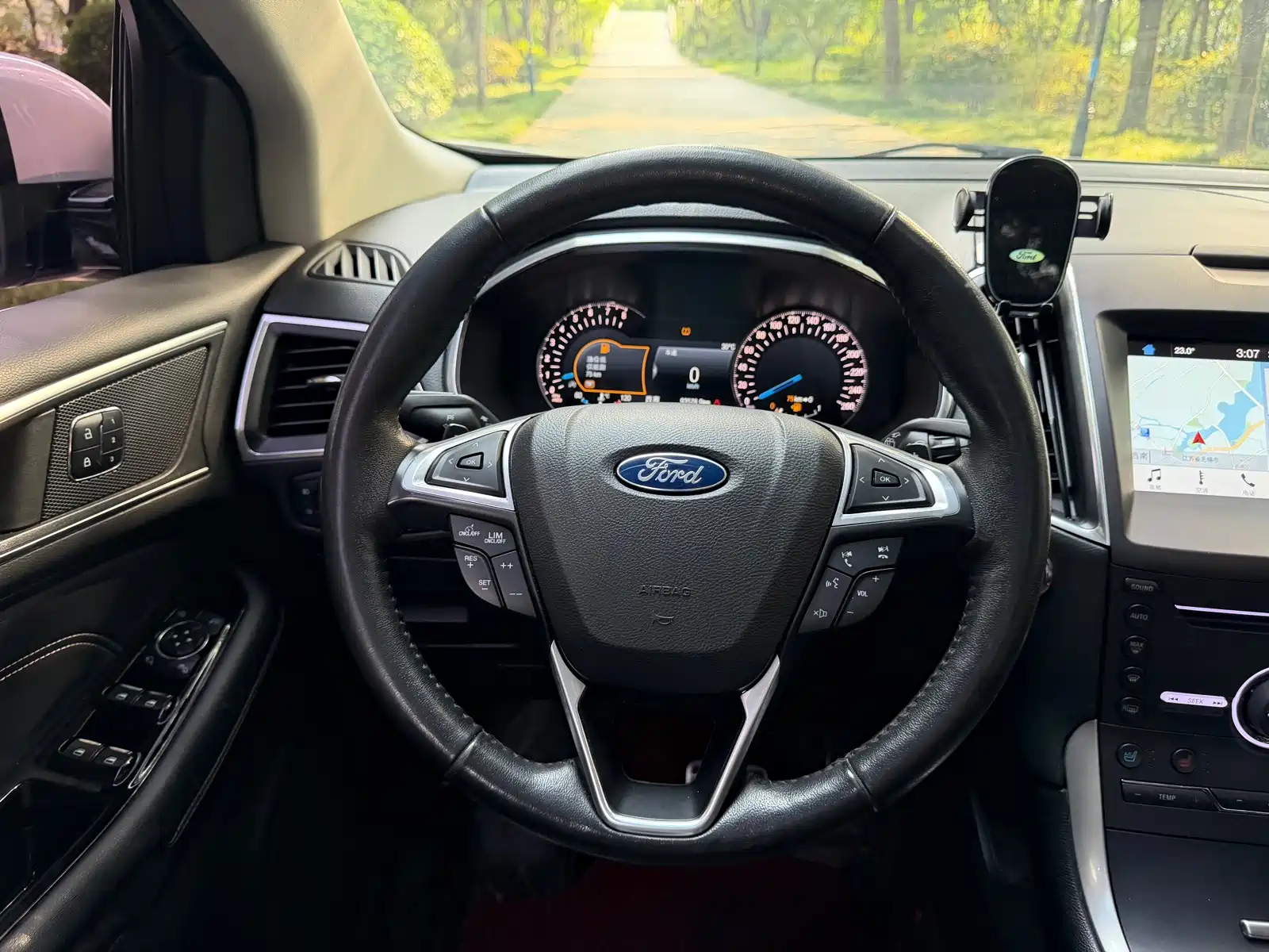Фото 10 - Ford Edge