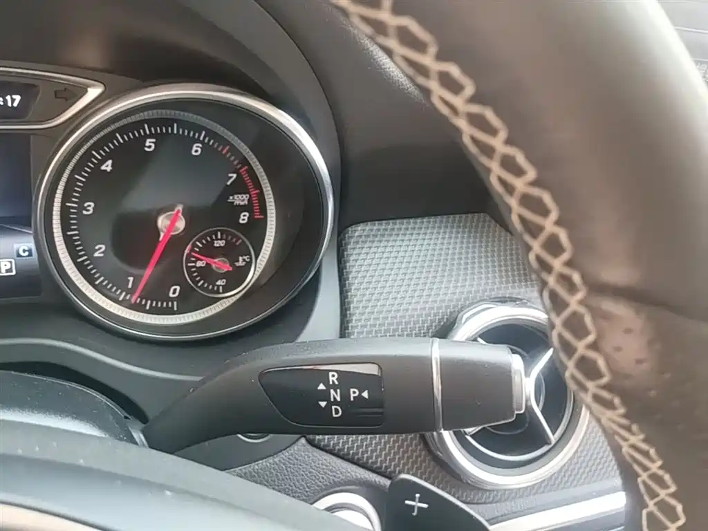 Mercedes-Benz GLA 2018 GLA 200 Dynamic фото 14