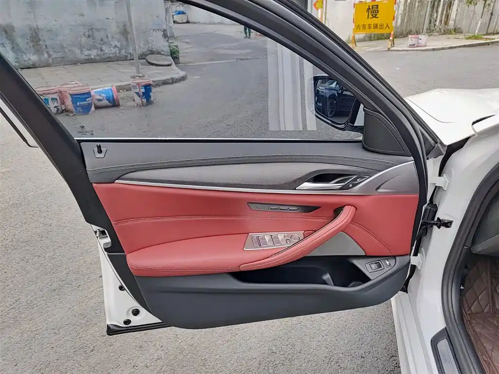 BMW 5 Series New Energy 2022 535Le M Sport Package фото 6