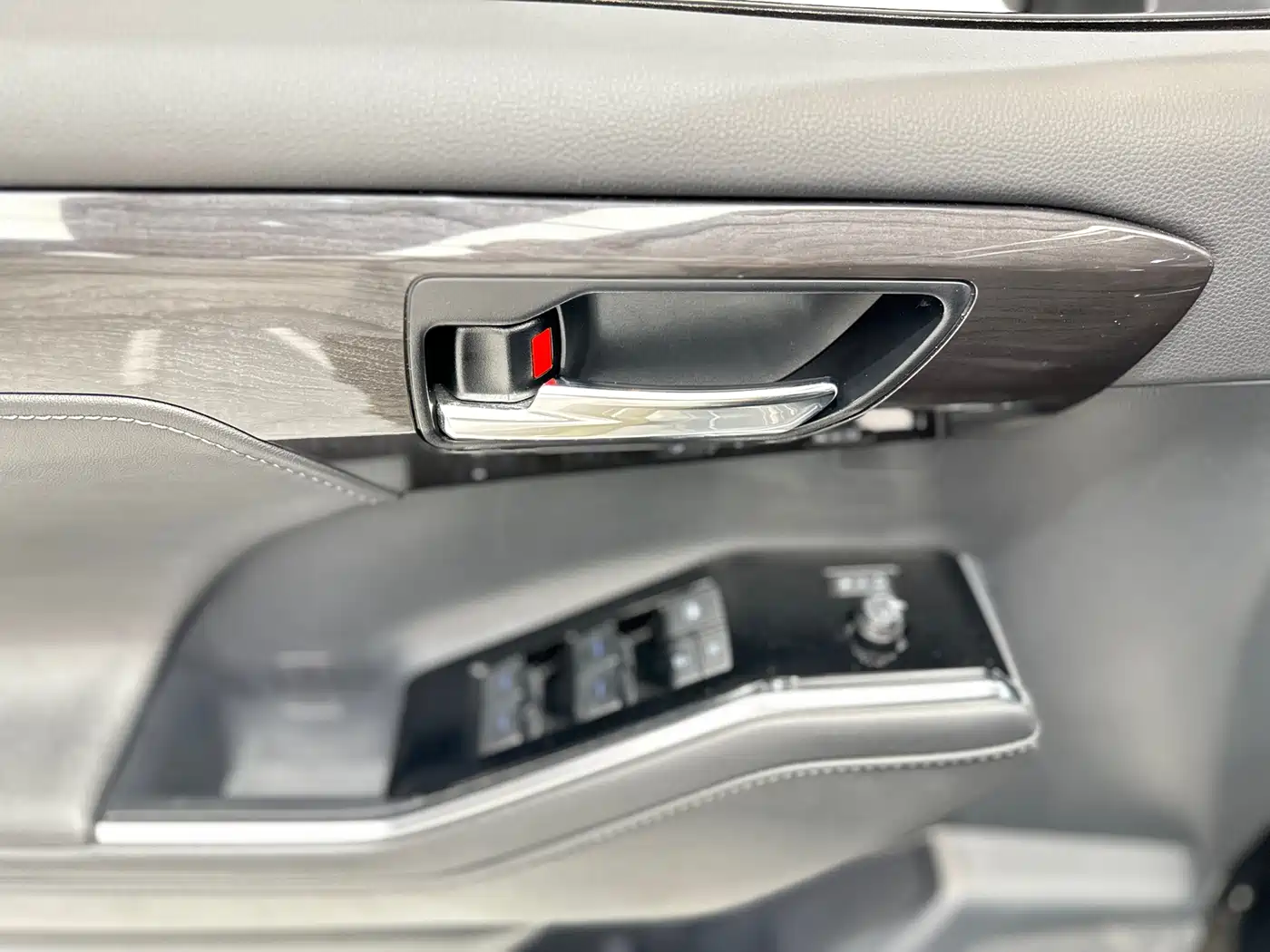 Toyota Crown Kluger 2021 2.5L HEV 4WD Premium фото 19