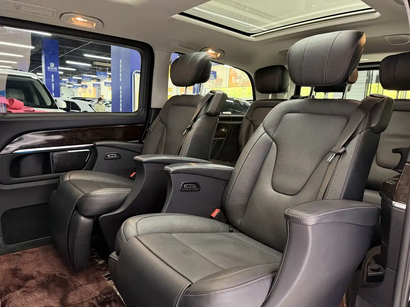 Mercedes-Benz V-Class 2018 V 260 Premium Edition China VI фото 11