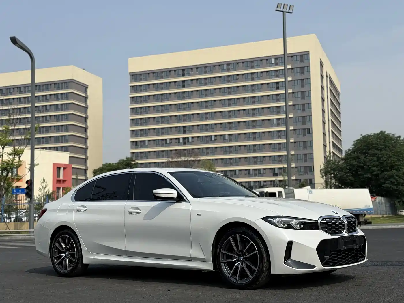 BMW 3 Series 2023 325Li M Sport Package фото 3
