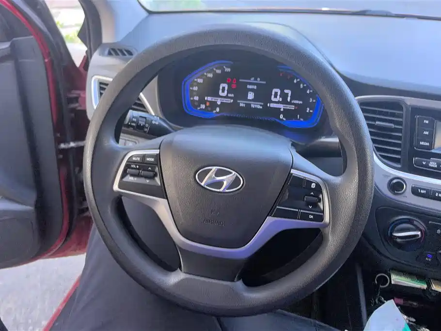 Hyundai Verna 2020 1.4L Manual GLS Cool Edition фото 15