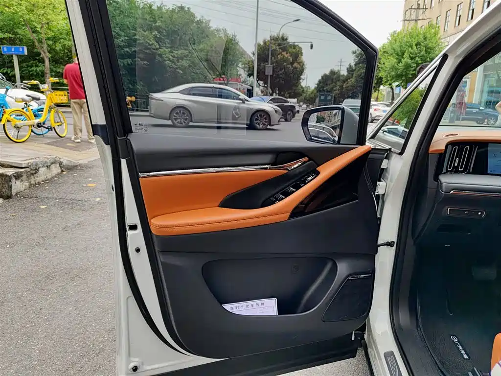GAC Trumpchi Trumpchi Xiangwang M8 2025 Model QianKun Series Ultra First Class фото 6