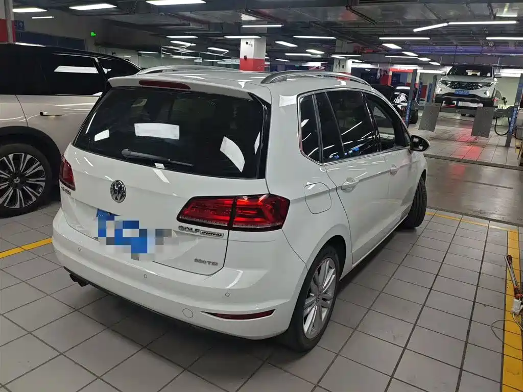 Volkswagen Golf 2018 230TSI Automatic Luxury фото 2