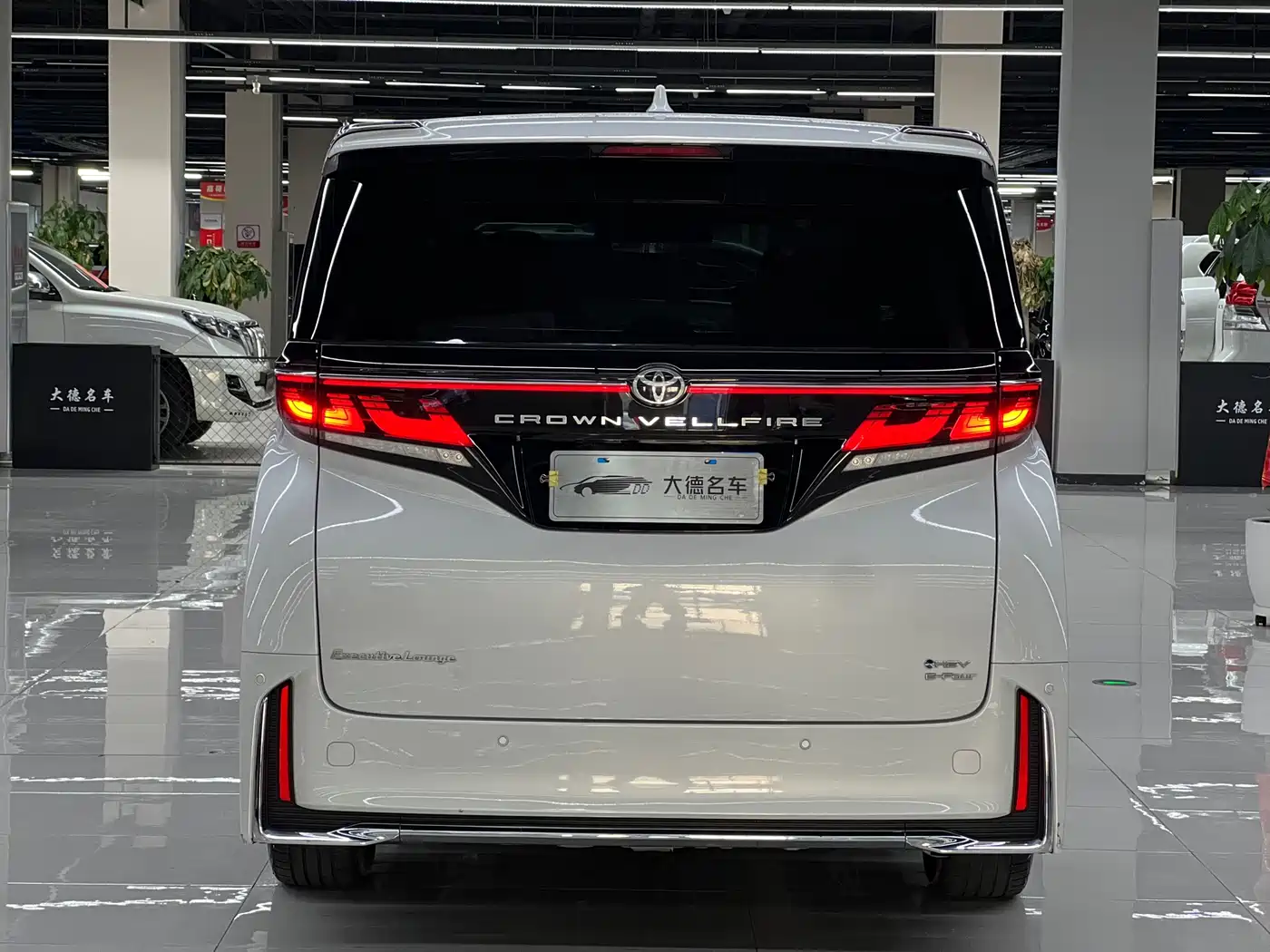Toyota Vellfire 2024 Crown Hybrid 2.5L Executive Premium Edition фото 5