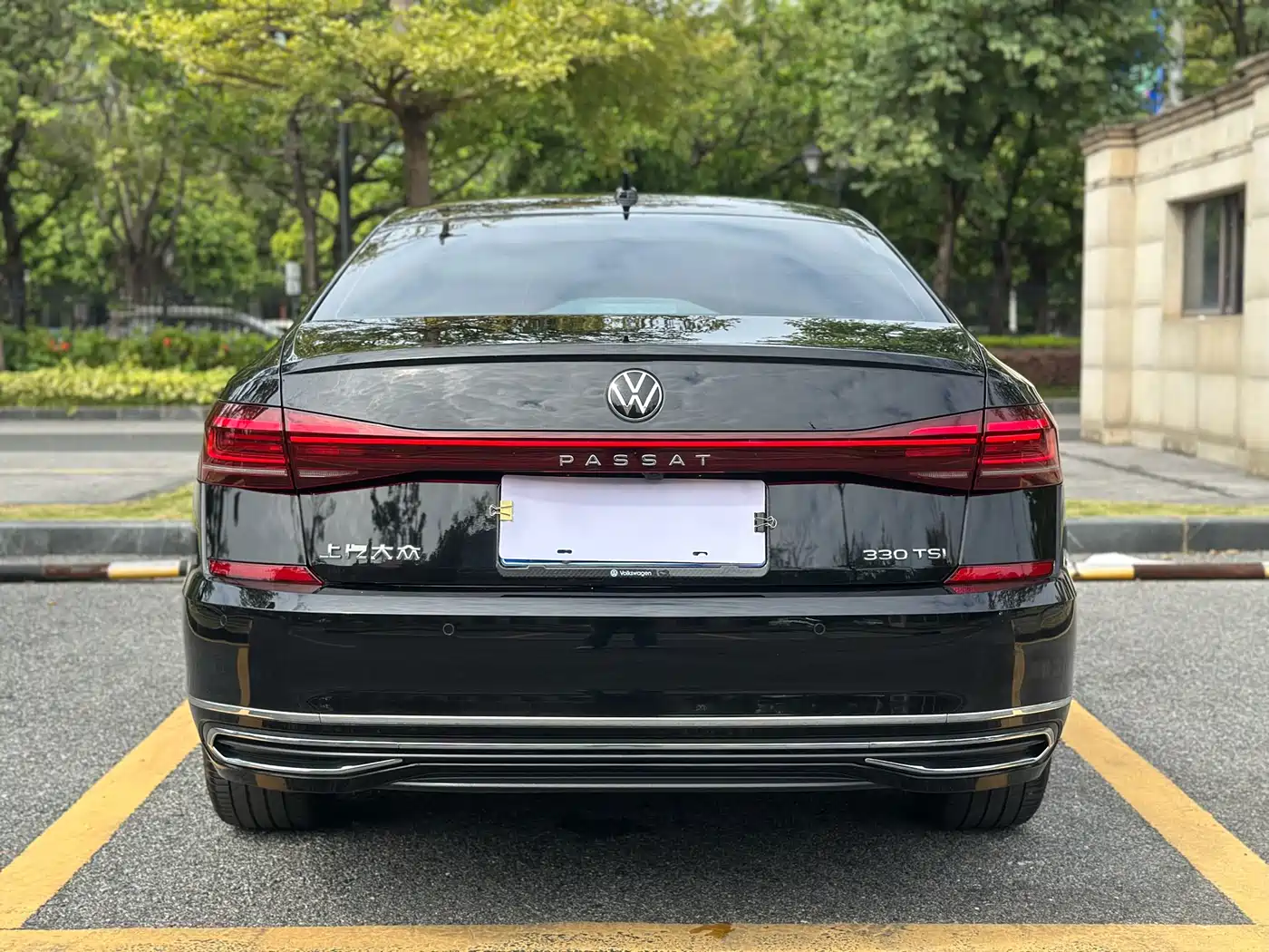 Volkswagen Passat 2023 330TSI Premium Edition фото 5
