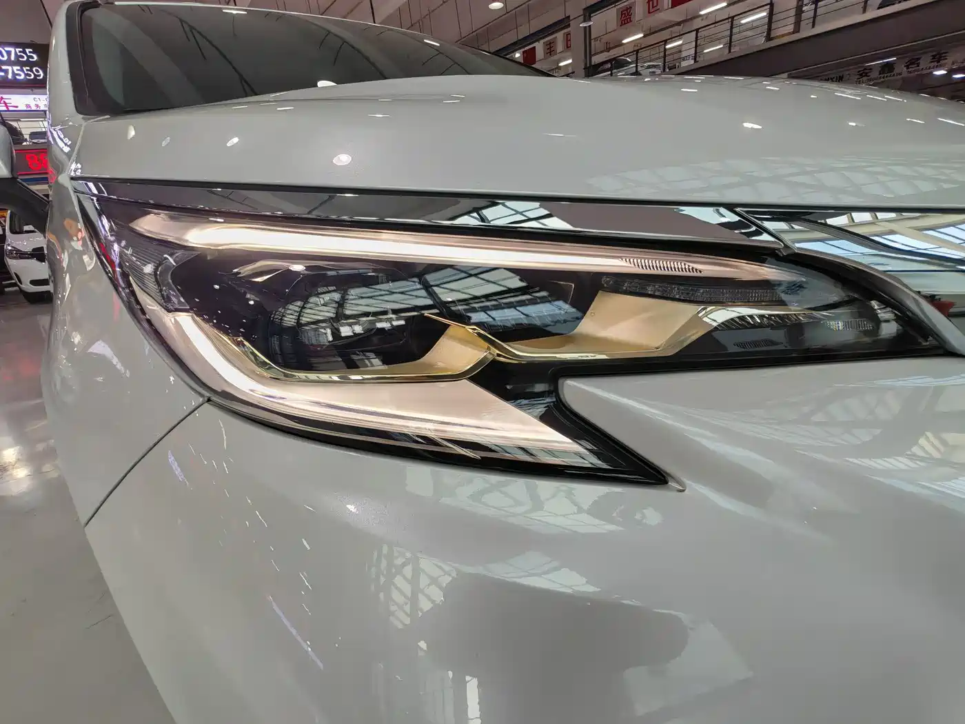 Toyota Granvia 2023 2.5L Hybrid Comfort Edition фото 28