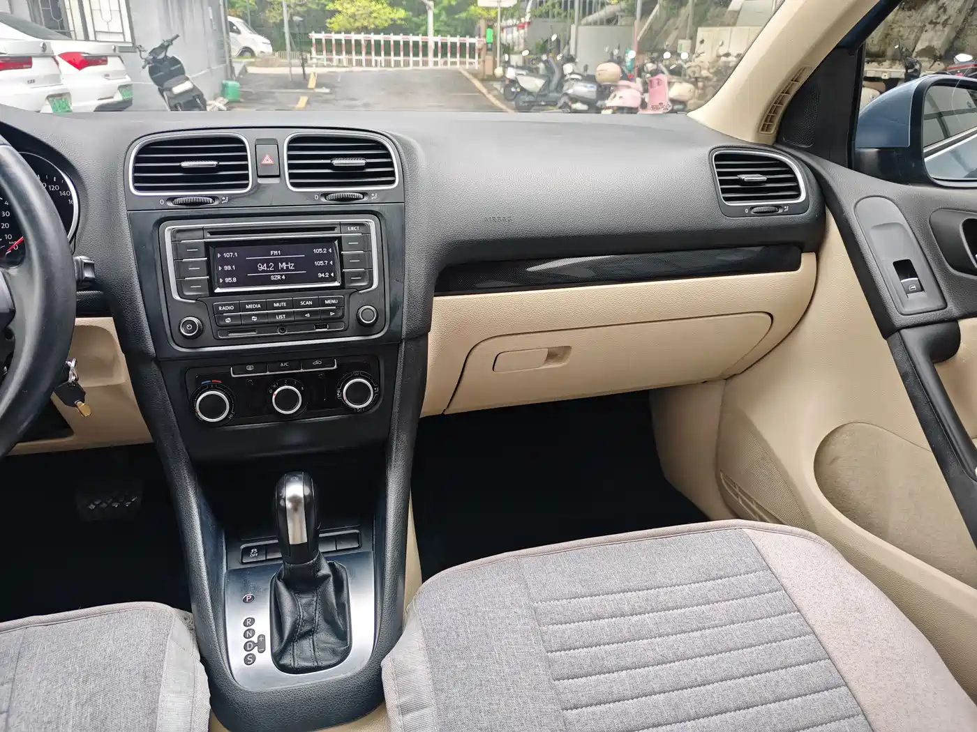 Volkswagen Golf 2012 1.6 Automatic Comfort Type фото 11