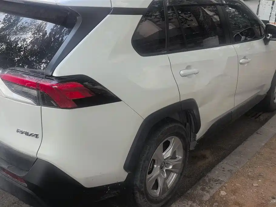 Toyota RAV4 Rongfang 2023 2.0L CVT 2WD Urban Edition фото 3