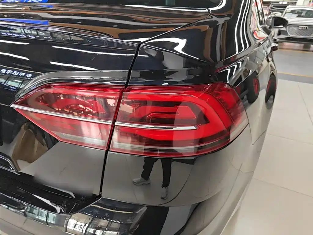 VOLKSWAGEN HUIANG