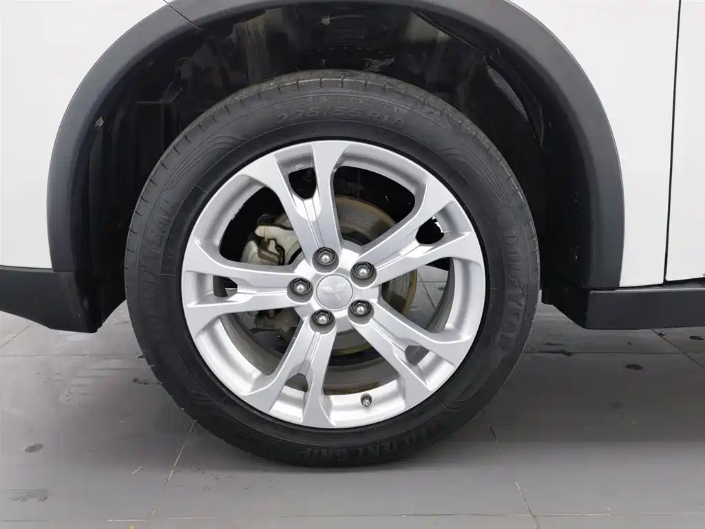 Mitsubishi Outlander (Import) 2014 2.4L 4WD Luxury Value Edition 5-seater фото 17