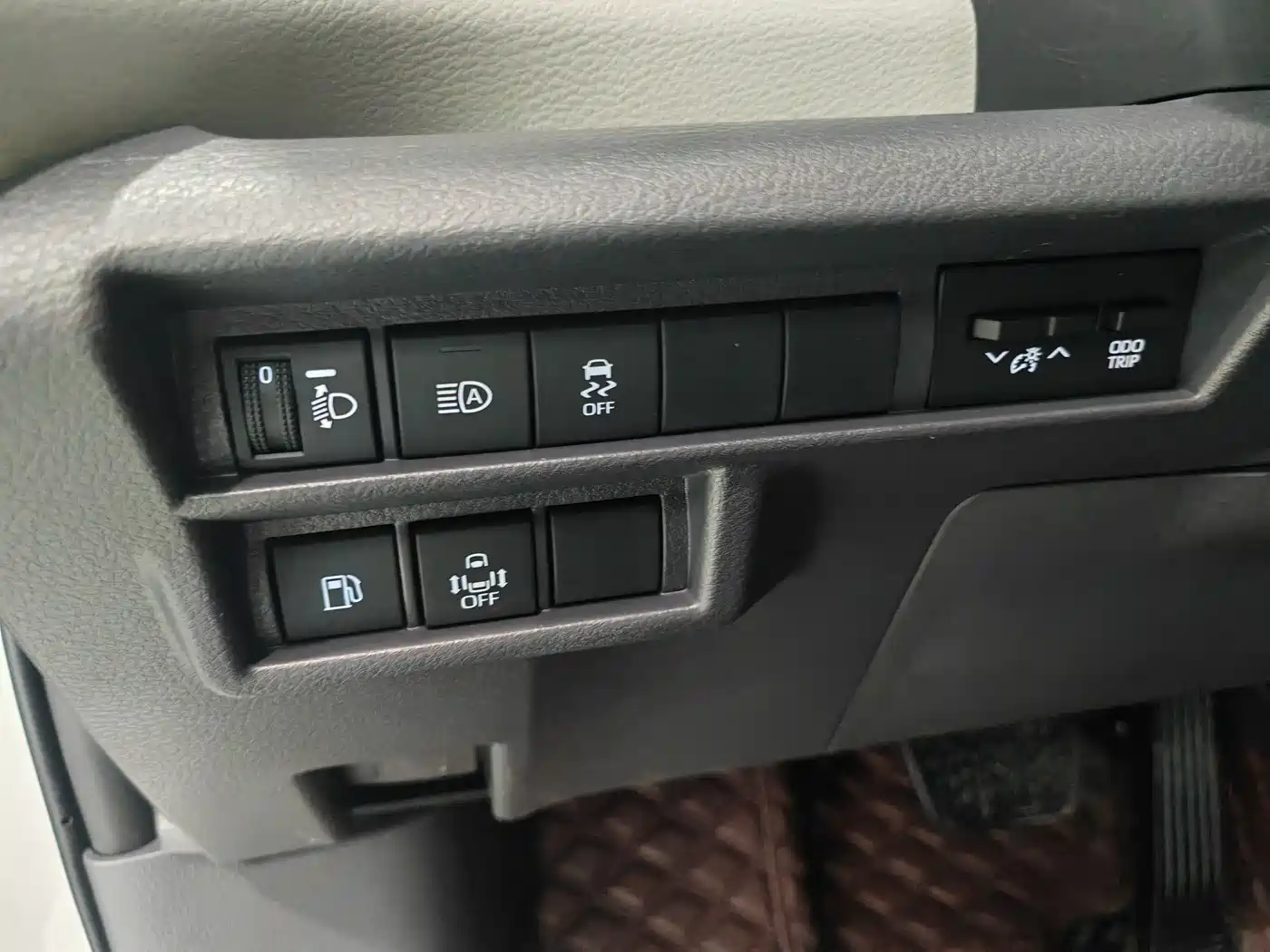 Toyota Granvia 2023 2.5L Hybrid Comfort Edition фото 14
