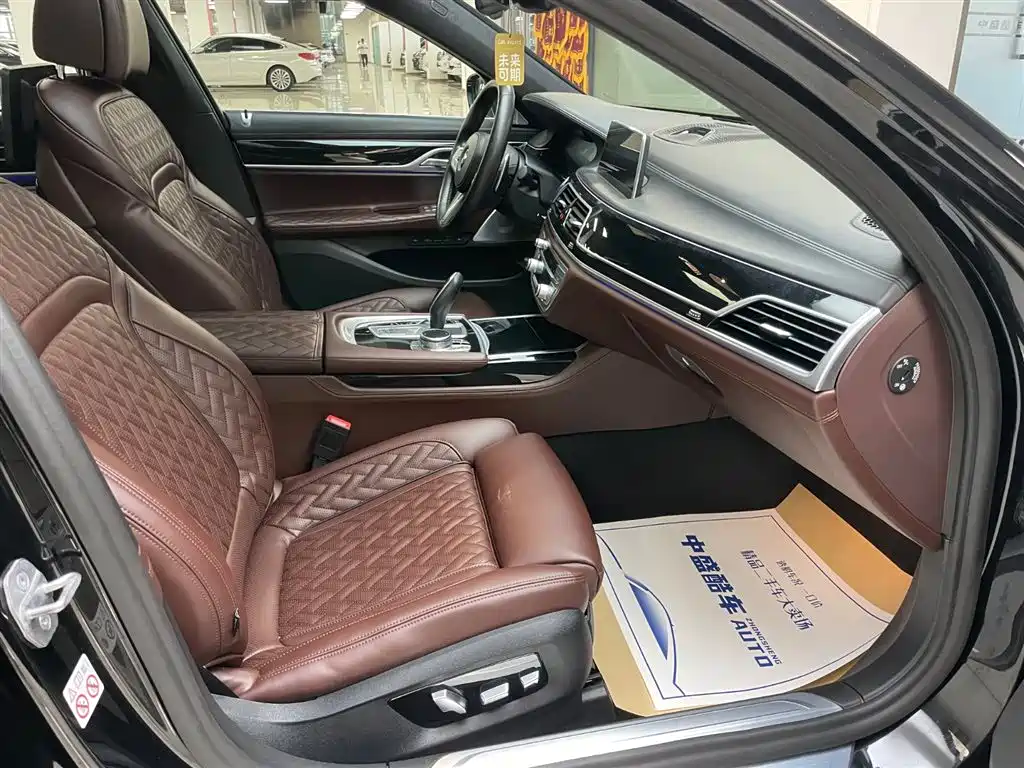 BMW 7 Series 2019 Facelift 740Li xDrive Executive M Sport Package фото 19