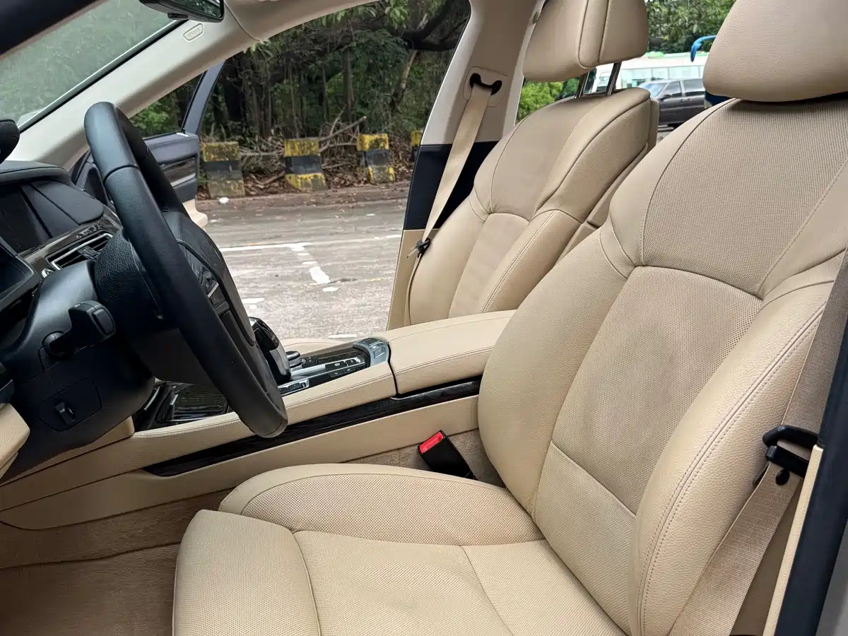 BMW 7 Series 2009 730Li Luxury фото 7