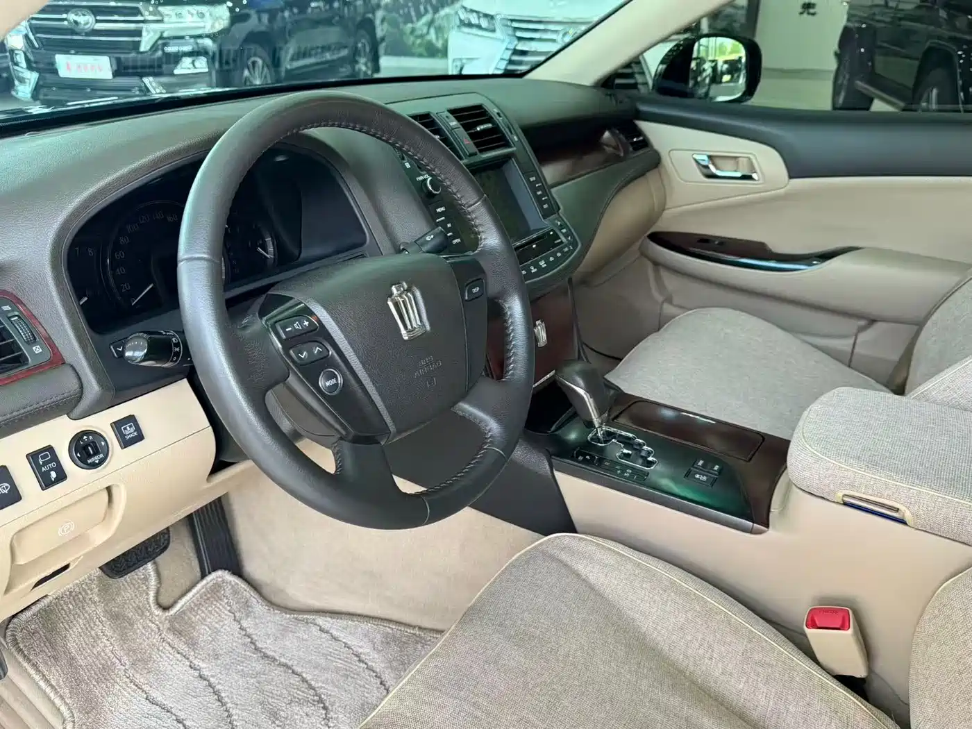 Toyota Crown 2012 2.5L Royal Navigation Edition фото 9