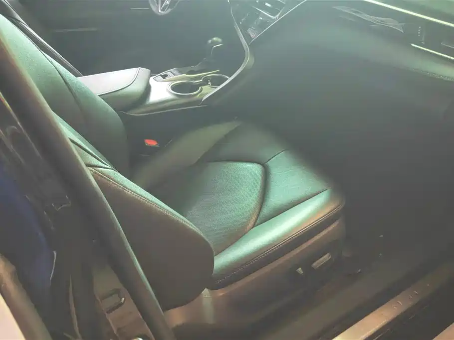 Toyota Camry 2021 2.5G Luxury Edition фото 8