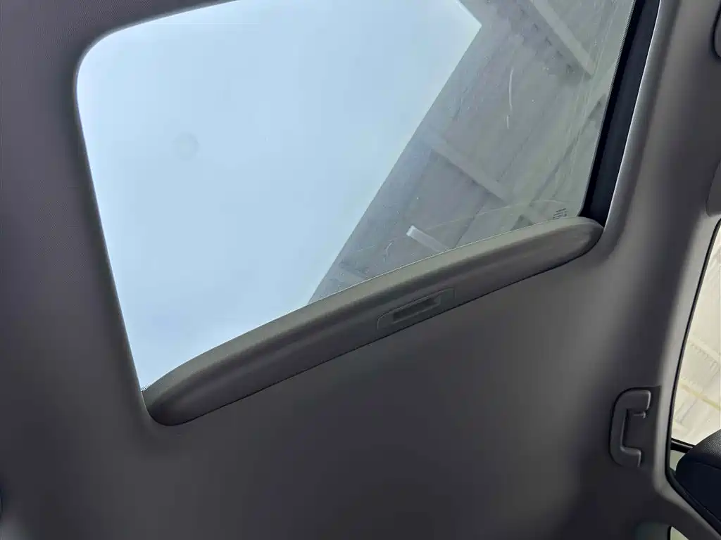 Toyota Venza 2022 Dual Engine 2.5L CVT 2WD Premium фото 10