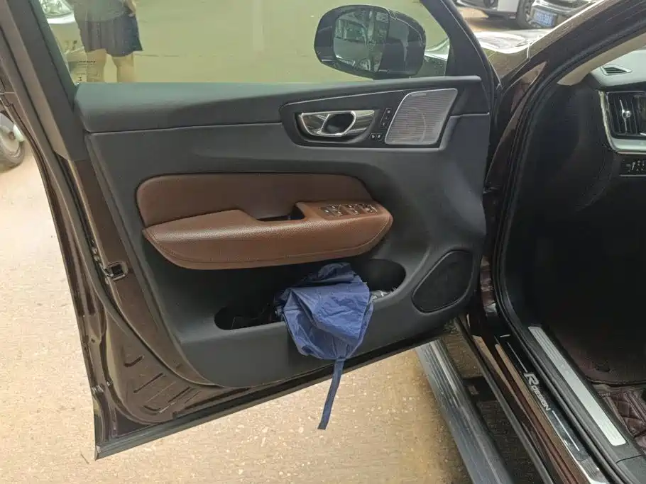 Photo 7 - Volvo XC60