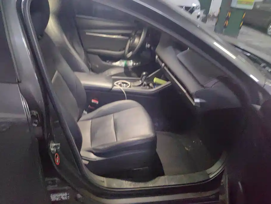 Photo 8 - Mazda Mazda 3