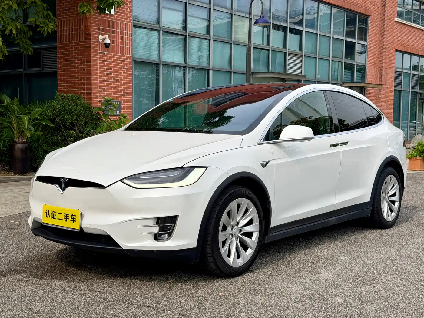 TESLA MODEL X